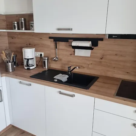 Apartment Moor, Marsch Und *