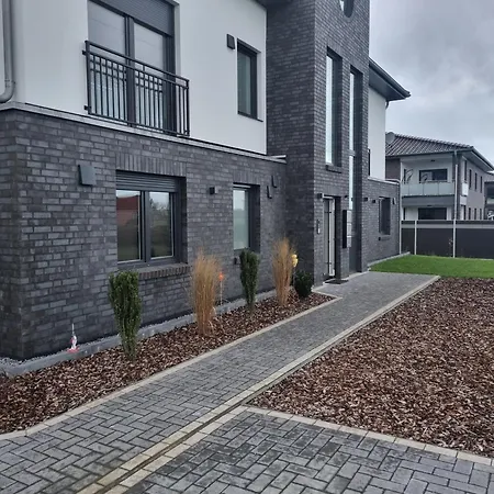 Apartment Moor, Marsch Und