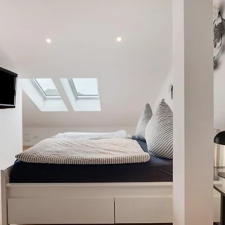 Apartment Moor, Marsch Und *