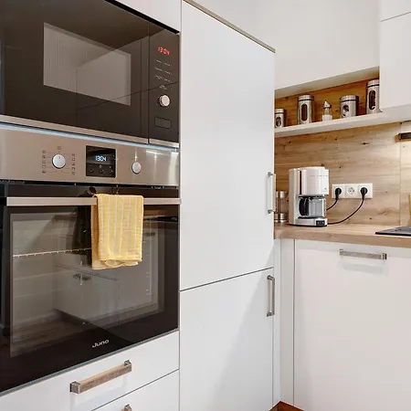Apartament Moor, Marsch Und